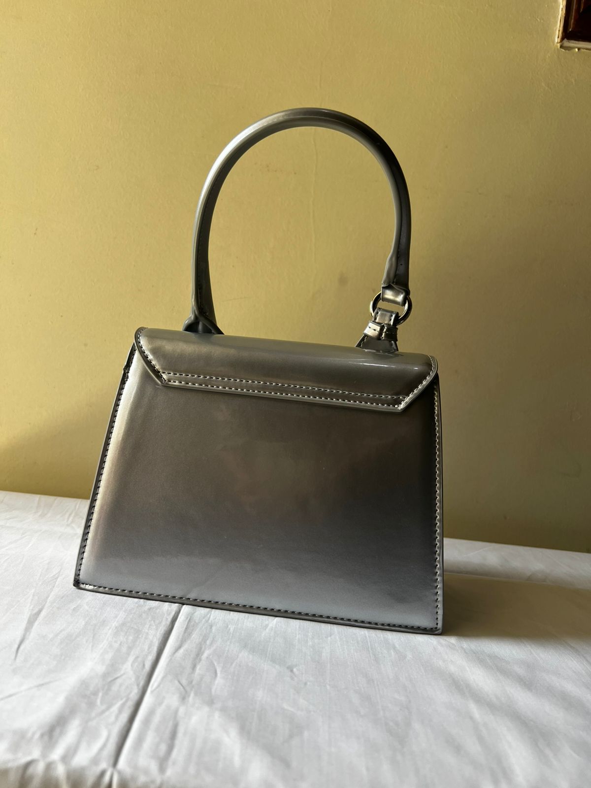 JAQUEMUS BAG MEDIUM SIZE